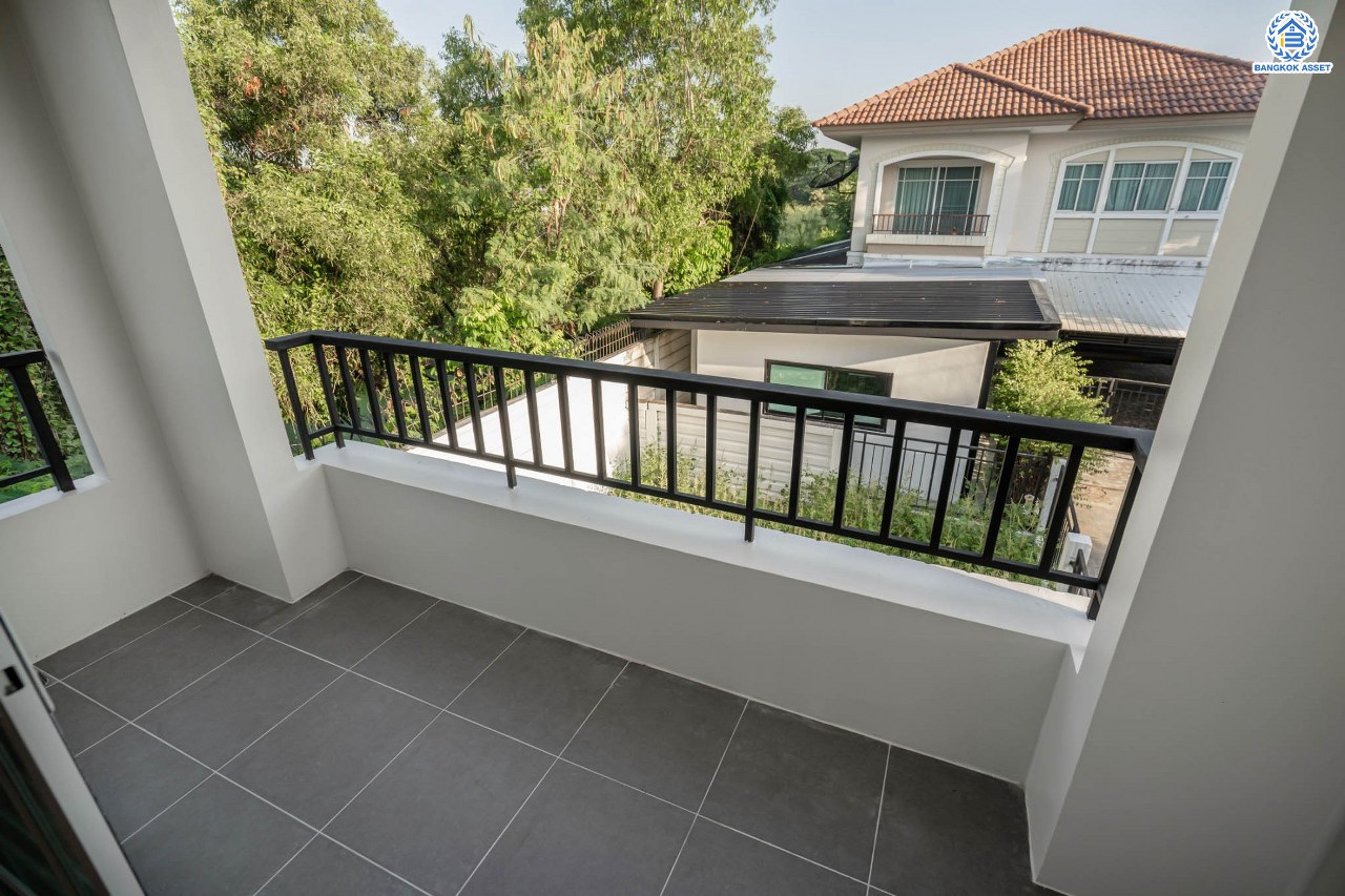 บ้านมือสองตกแต่งใหม่ โครงการ ภัสสร19 วัชรพล-วงแหวน บ้านเดี่ยวหลังมุม เนื้อที่ 58.4 ตร.ว. ฟังก์ชัน 3 ห้องนอน 2 ห้องน้ำ จอดรถได้ 2 คัน บนทำเลเดินทางสะดวก ติดถนนจตุโชติ เชื่อมต่อหลายเส้นทาง ใกล้ทางด่วน "จตุโชติ" และห้างสรรพสินค้าแฟชั่นไอส์แลนด์